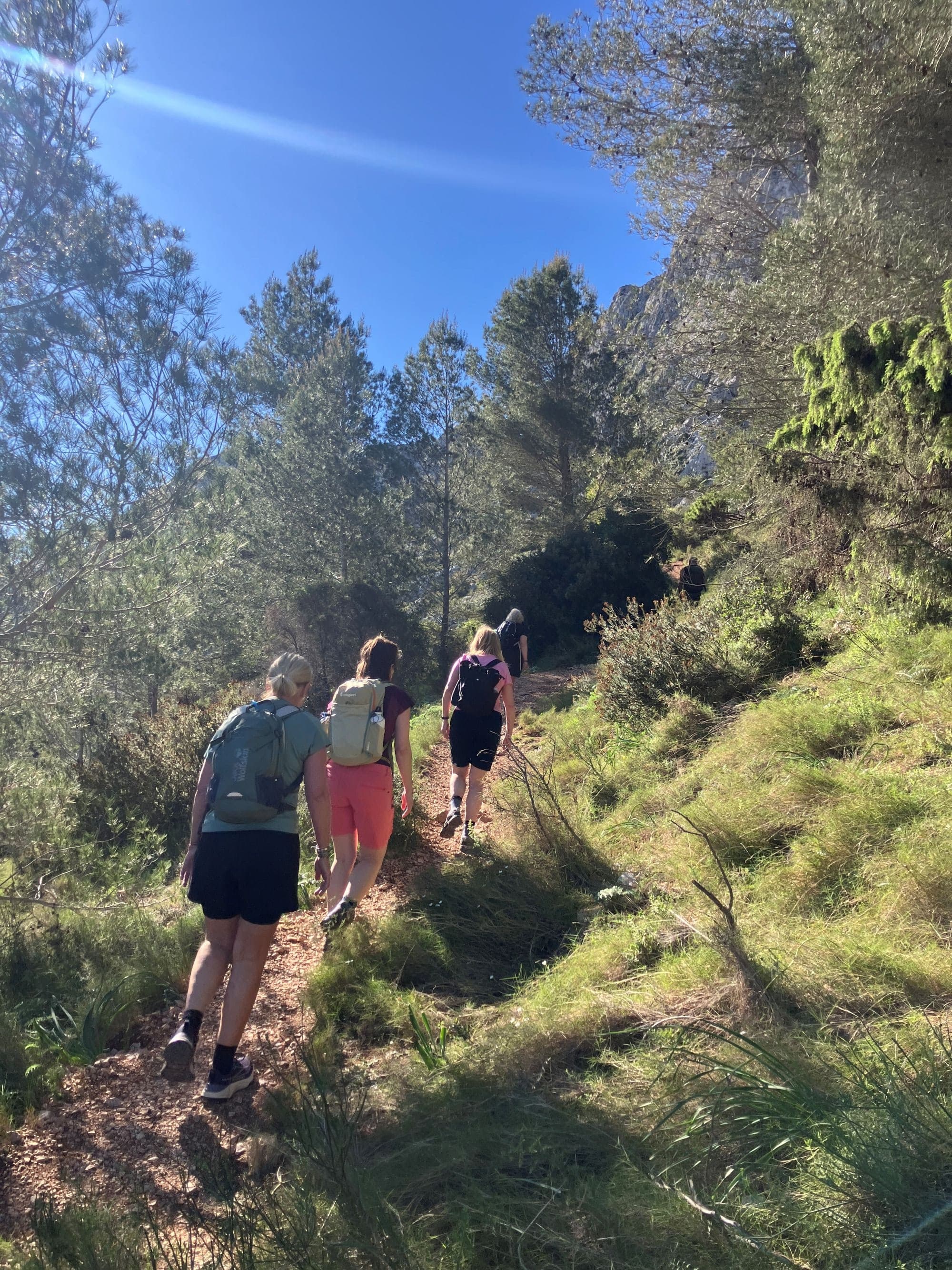 hike over de bérnia met uitzicht op benidorm en ibiza