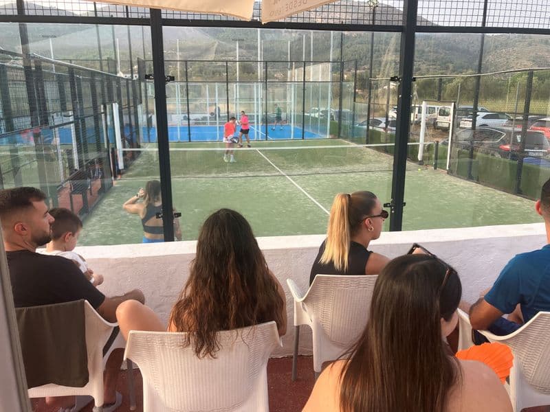 Padel publiek bij finale zomertoernooi 2026