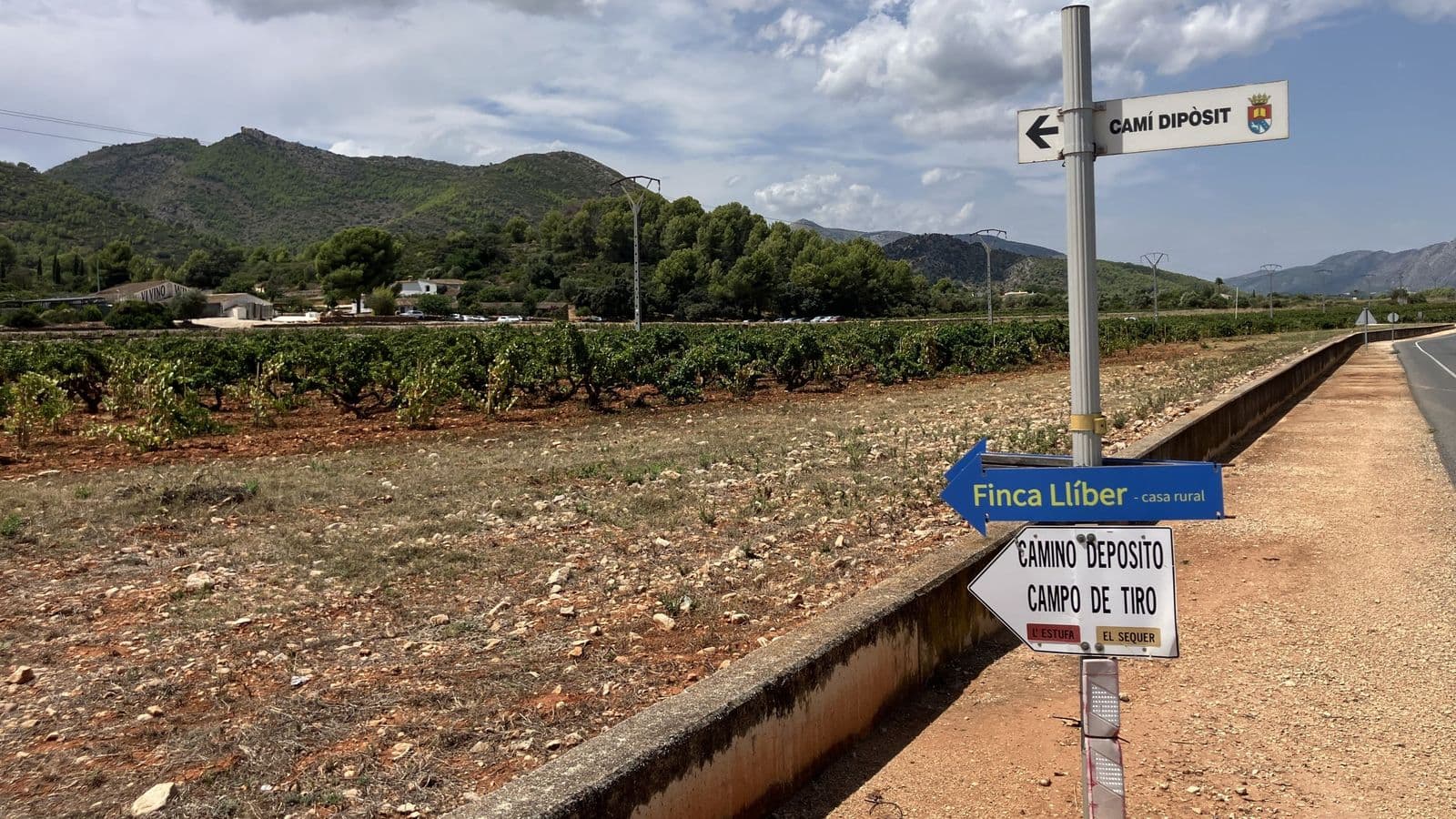 bewegwijzering finca lliber langs de CV-750