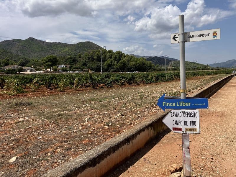 bewegwijzering finca lliber langs de CV-750